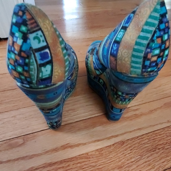 Shoes - Picture 3 of 4